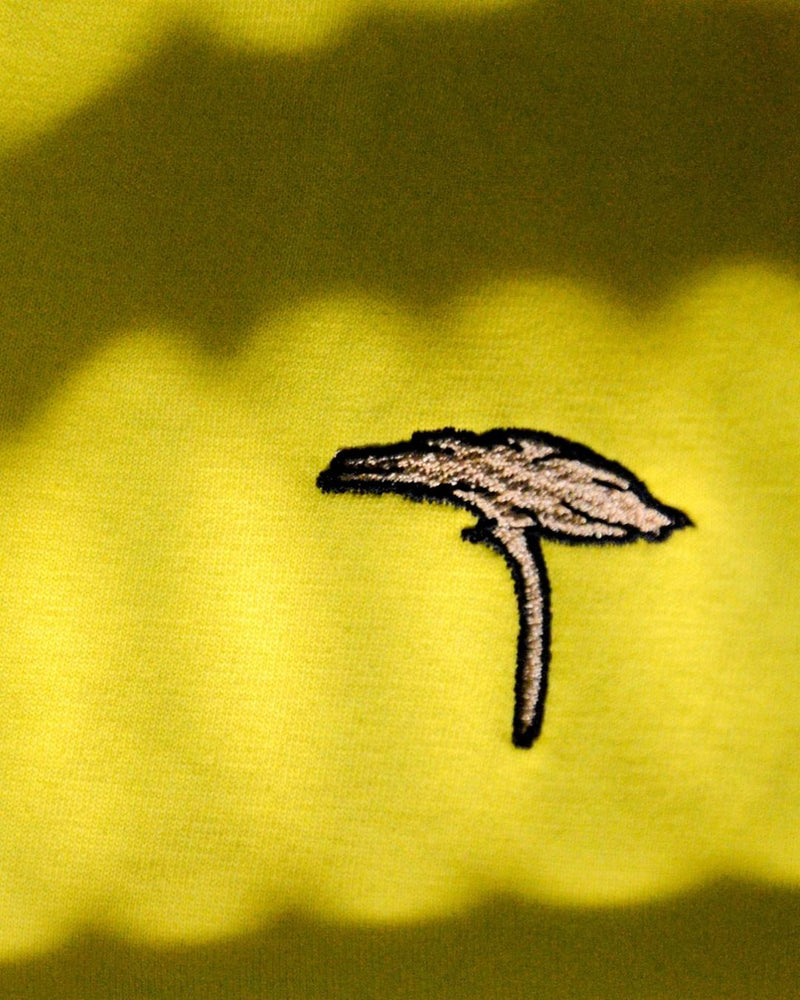 THNKFL-Baum Stick mit schwarzer Umrandung auf dem Yellow-Hate T-Shirt