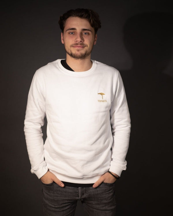weißes unisex Lionkid Sweatshirt mit goldenem THNKFL-Baum Stick in Europa produziert