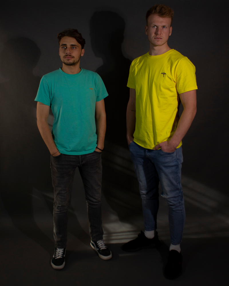 Thankful Connects - Mint Green und Yellw Haze Unisex T-Shirts mit THNKFL-Baum Stick in Europa produziert
