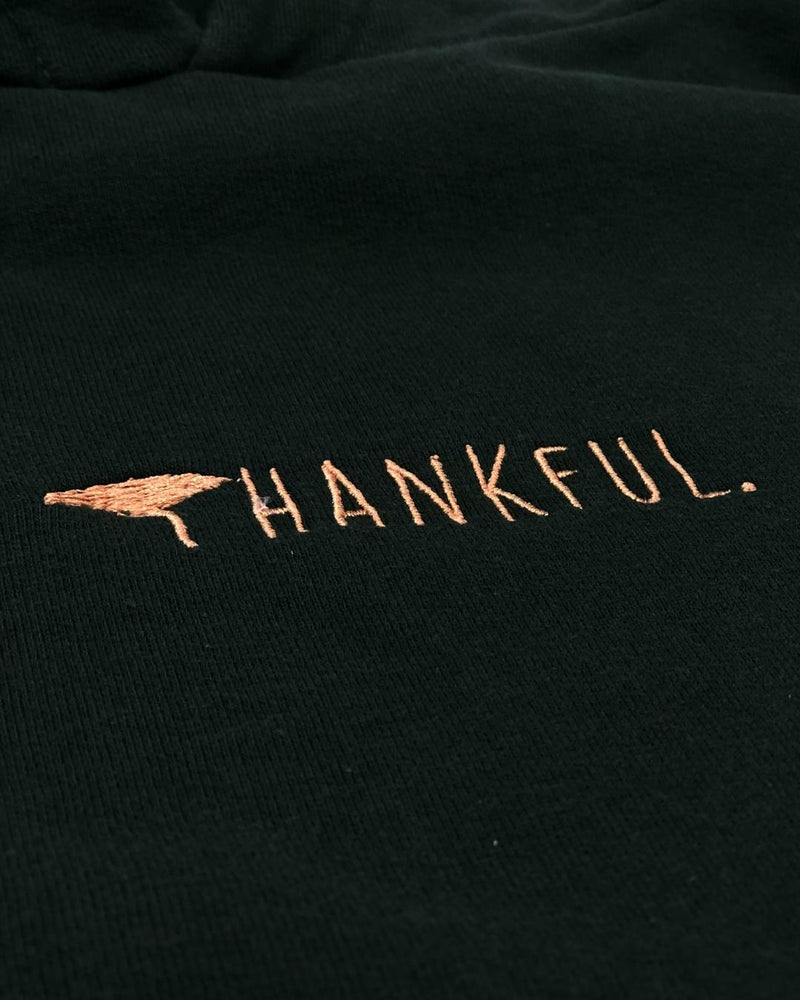 Green Gratitude Hoodie unisex Limited Edition mit goldenem Thankful Stick in Europa produziert